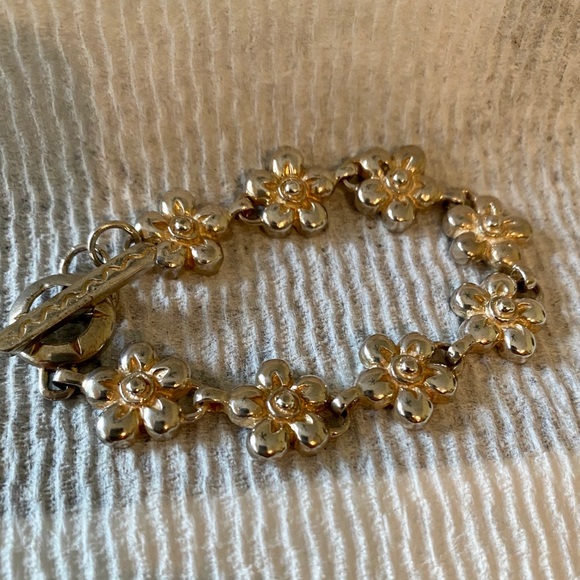 Jewelry - Sterling flower toggle bracelet